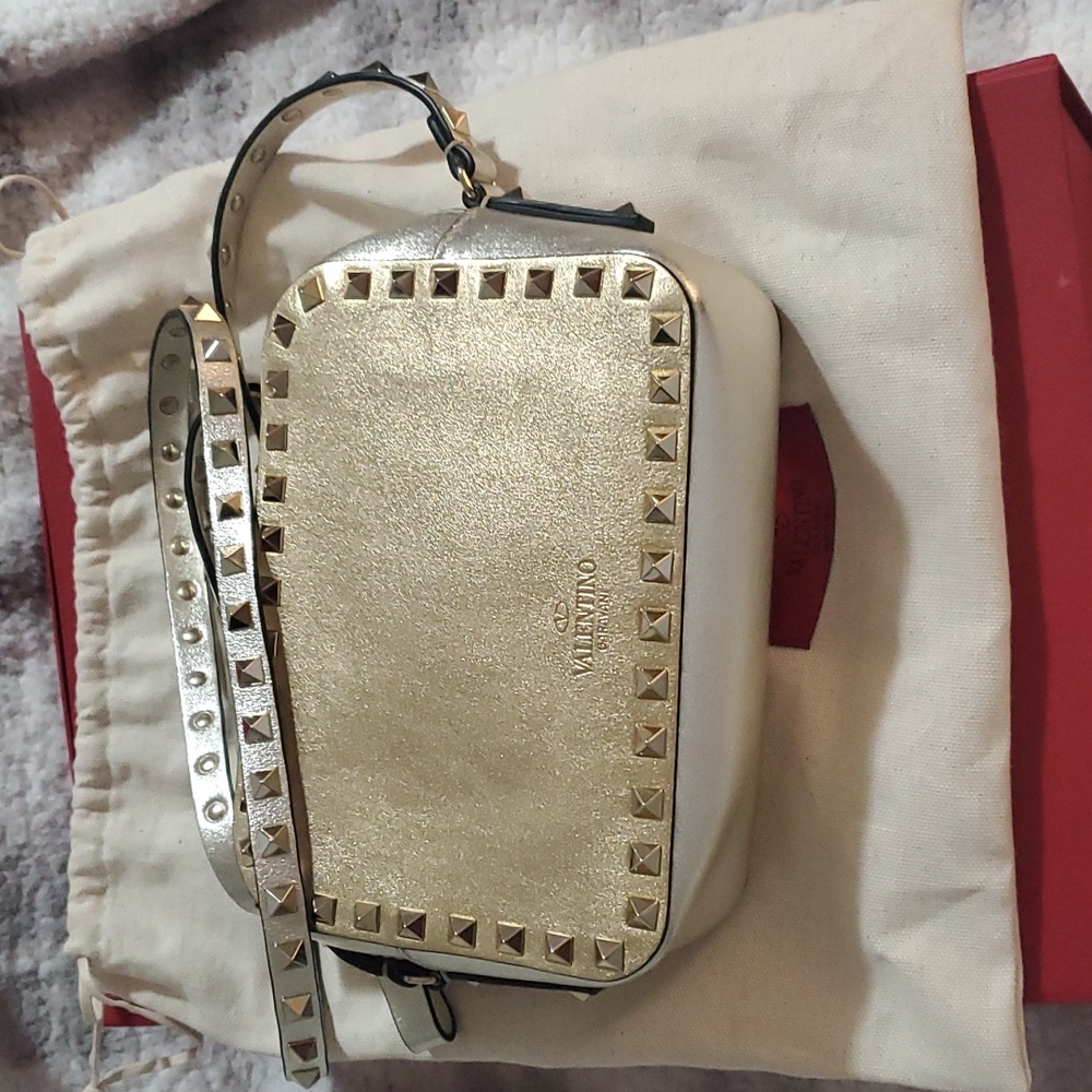 Authentic Valentino Garavani Shoulder Bag!!